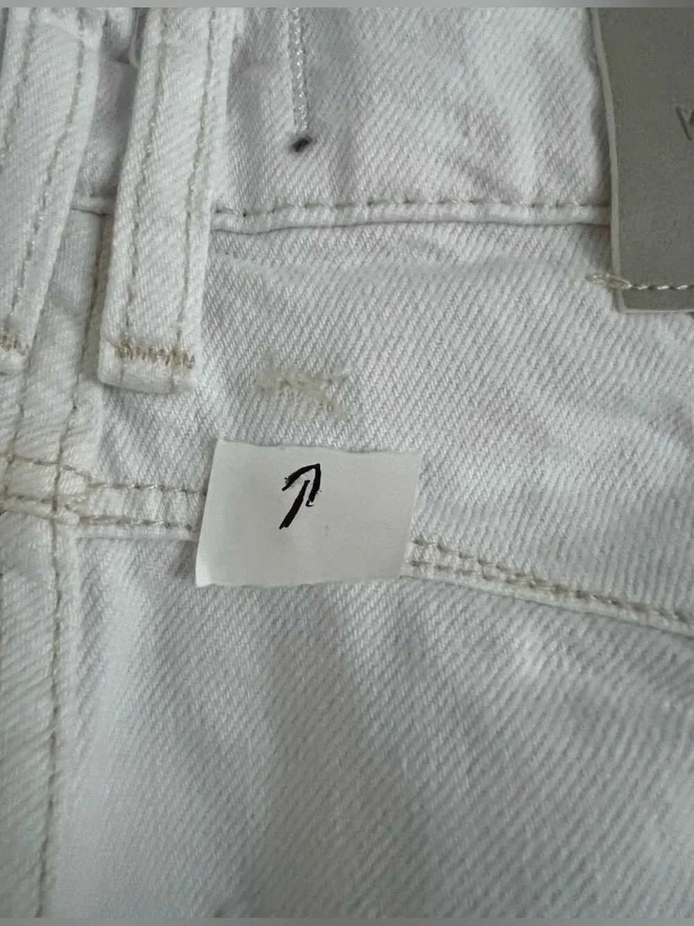 We The Free Good Luck Mid-Rise Barrel Jeans in Optic White in Size 24 NWOT